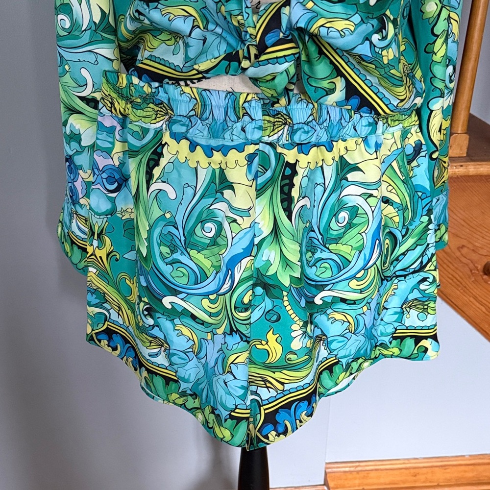 Akira- Vibrant Green and Blue Patterned Jacket and Shorts Set - Picture 3 of 9